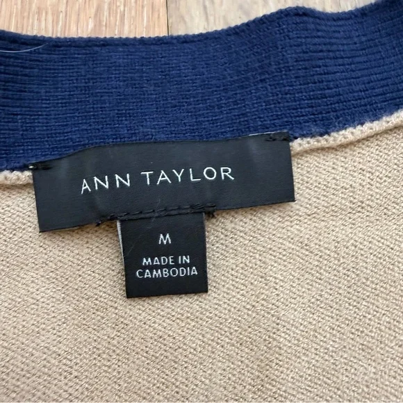 Ann Taylor Women’s Tan and Blue Cardigan Size Medium in Excellent Condition - Picture 5 of 6